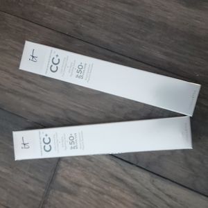 It CC full coverage foundation. Color TAN